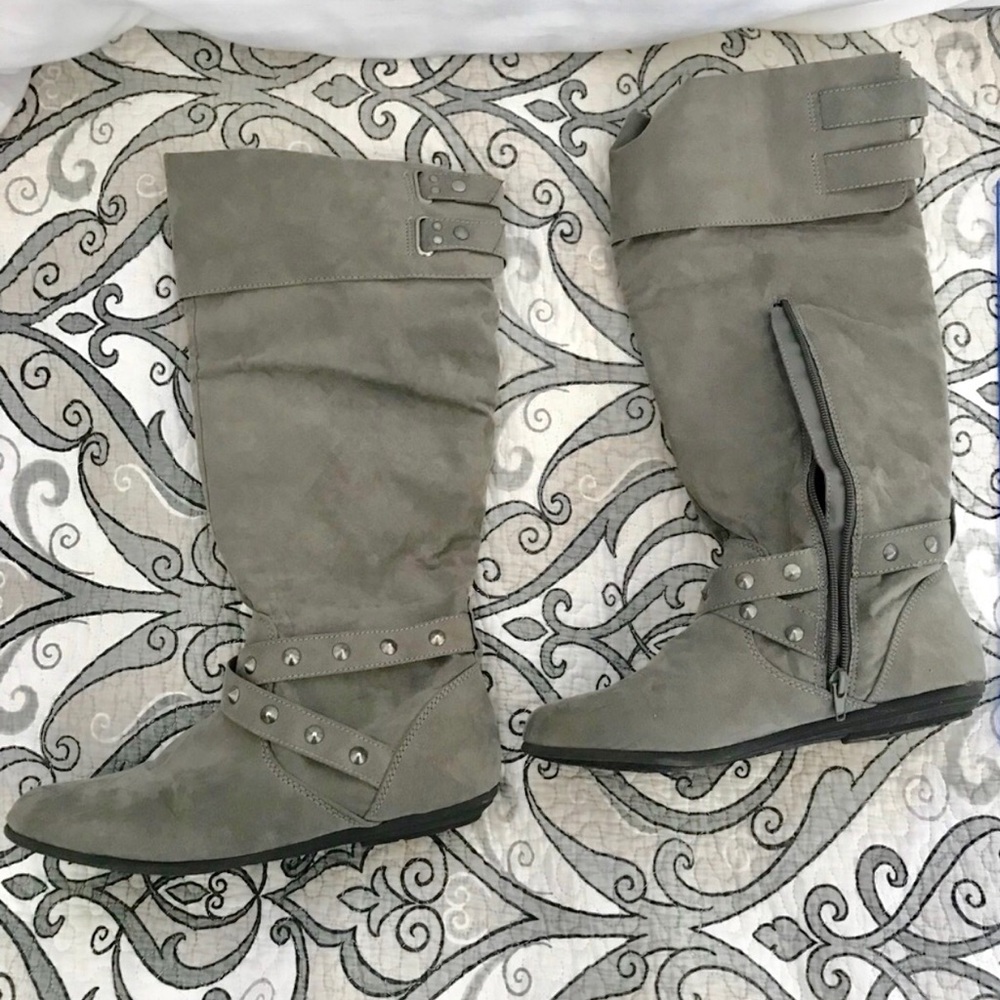 Gray Boots 😍 - Picture 3 of 4